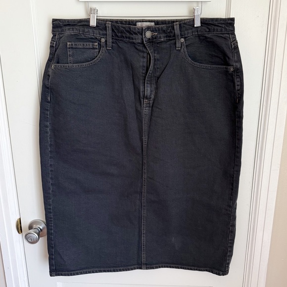 Universal Thread Dresses & Skirts - Universal Thread Dark Wash Denim Skirt Knee-length Casual